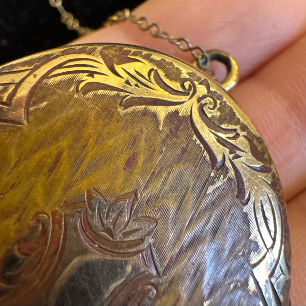 Large Antique D&C Victorian Gold Fill Photo Locket Pendant Necklace Etched Heavy - Picture 9 of 16